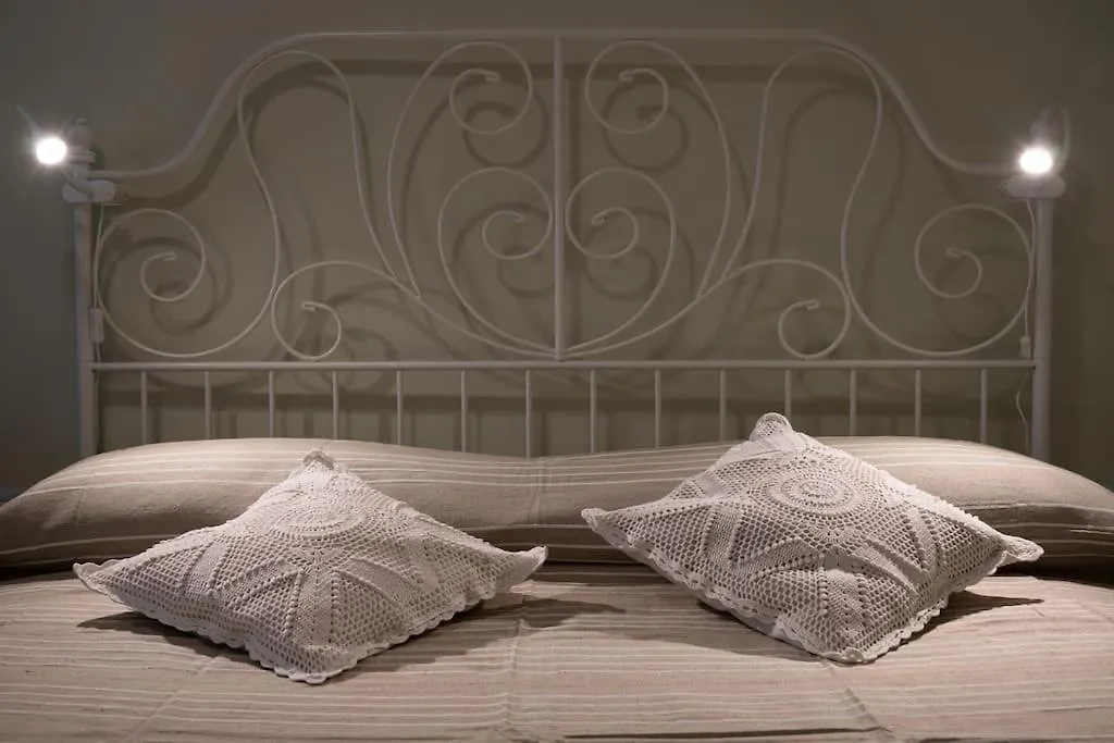 Casa Bouganville - St. Peter Romantic Apartment